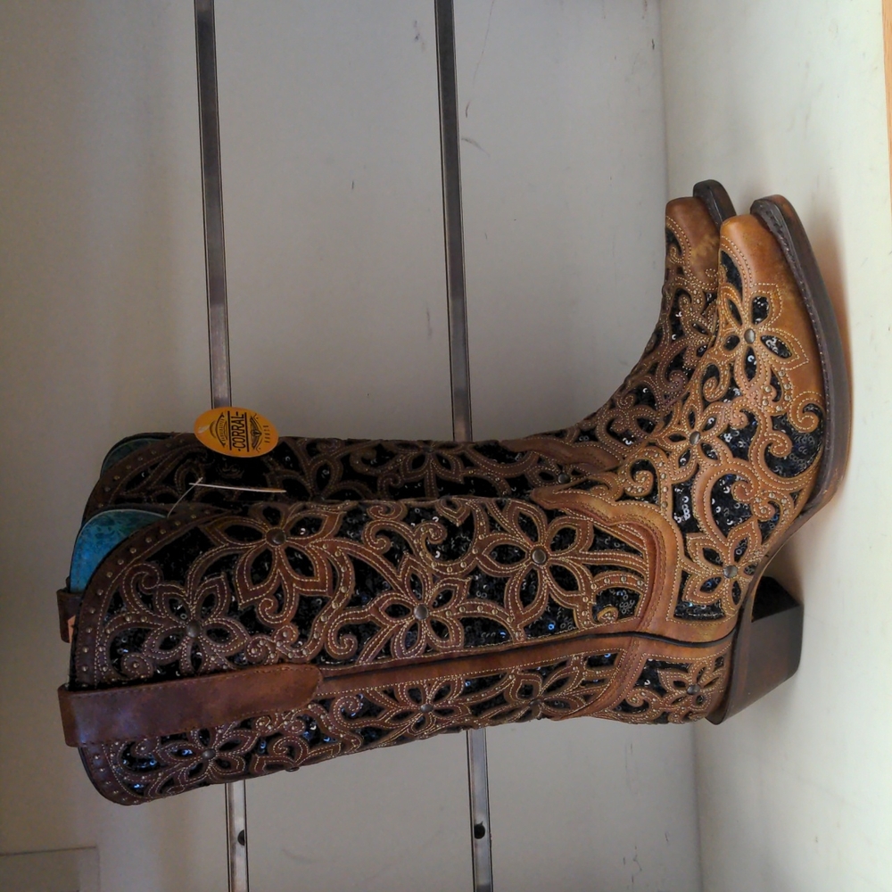 New Women's Corral A4083